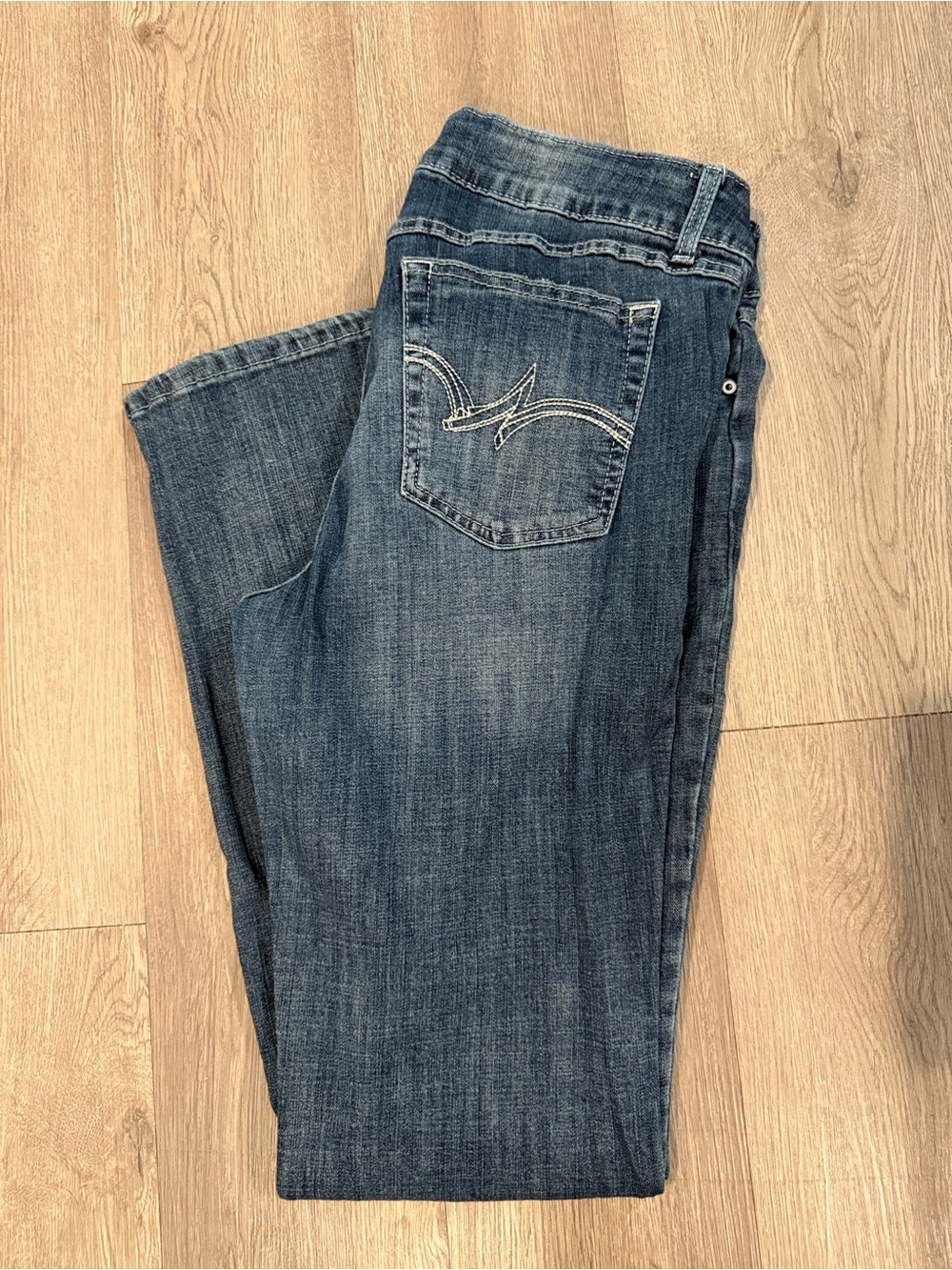 Wrangler Women's Straight Leg Jeans in Indigo Blue